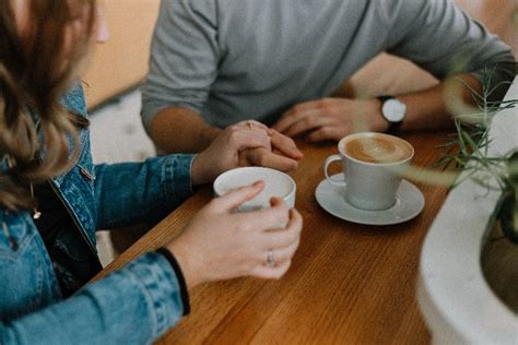 oudere vrouw met jonge man|Dit zegt de wetenschap over mannen die vallen op oudere vrouwen